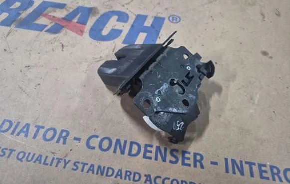 Audi A4 S4 B7 8E 8H Tailgate/trunk/boot lock/catch/latch 8P4827505B