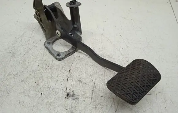 Mercedes-Benz E W211 Brake pedal A2112941001