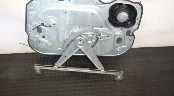 Ford C-MAX I Front window lifting mechanism without motor