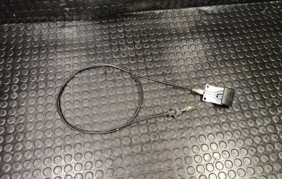 Engine bonnet/hood lock release cable