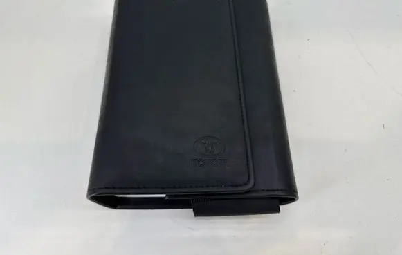 Toyota Auris E180 Owners service history hand book