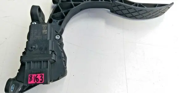 Audi A6 S6 C6 4F Accelerator throttle pedal 4F1723523A