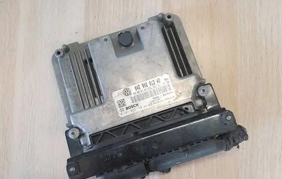 Seat Ibiza IV (6J,6P) Engine control unit/module 045906013AD
