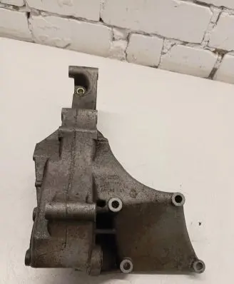 Volkswagen II LT Generator/alternator bracket 074145189