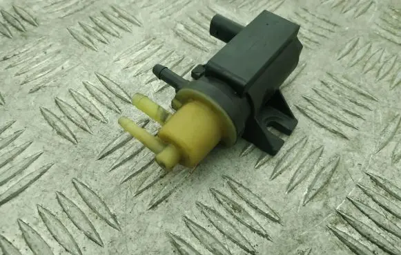 Mercedes-Benz C W204 Turbo solenoid valve A0071531428 70078203