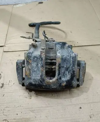 Volkswagen PASSAT B5 Front brake caliper 4232