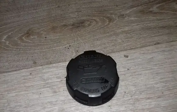 Volvo XC70 Oil filler cap 