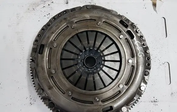 Volkswagen PASSAT B7 Dual mass flywheel 