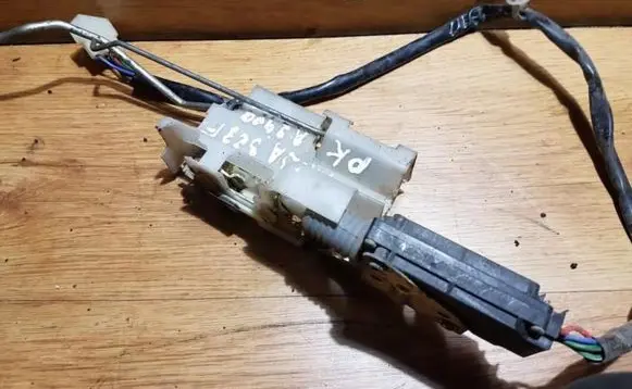 Mazda 323 F Front door lock