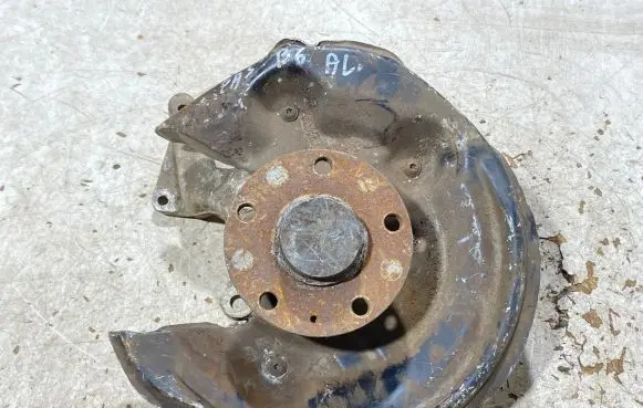 Volkswagen PASSAT B6 Rear wheel hub spindle/knuckle 