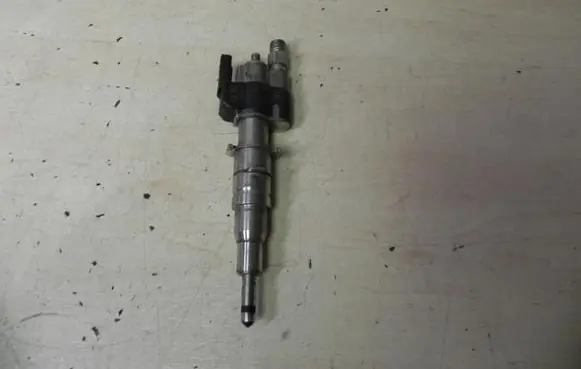 BMW 6 F12 F13 Fuel injector 13537585261