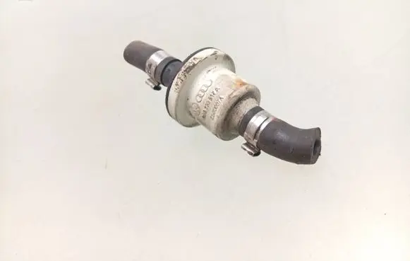 Volkswagen PASSAT B5 Breather valve 058133517A