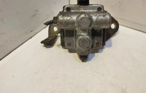 Toyota Yaris Brake power pressure regulator 