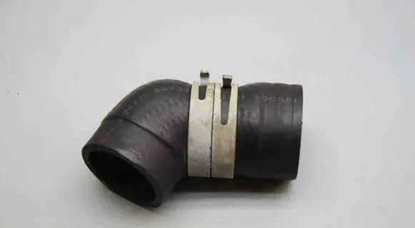 Volkswagen Tiguan Intercooler hose/pipe 04L131525D