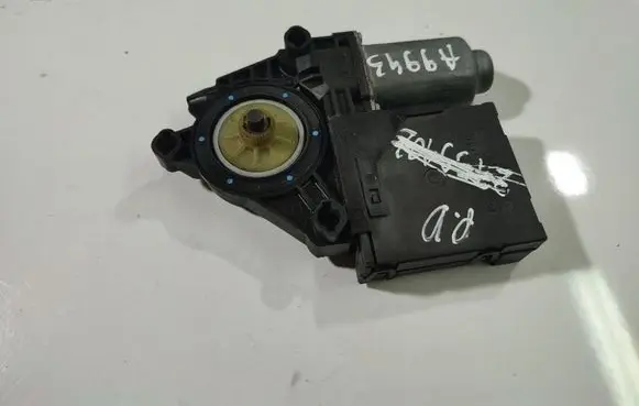 Toyota Yaris Front door window regulator motor 1T0959702R