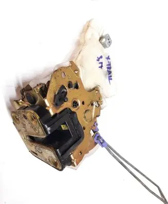 Nissan X-Trail T30 Rear door lock 805524U300