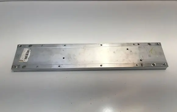 Engine mounting bracket