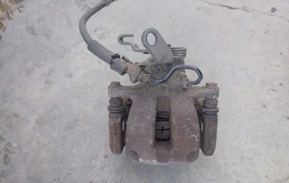 Skoda Superb B6 (3T) Rear brake caliper
