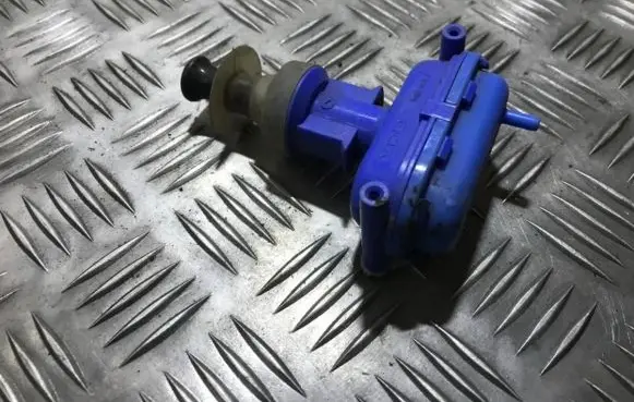 Audi 100 200 5000 C3 Central locking vacuum pump 893862153d