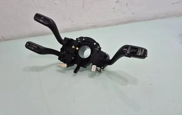 Wiper turn signal indicator stalk/switch