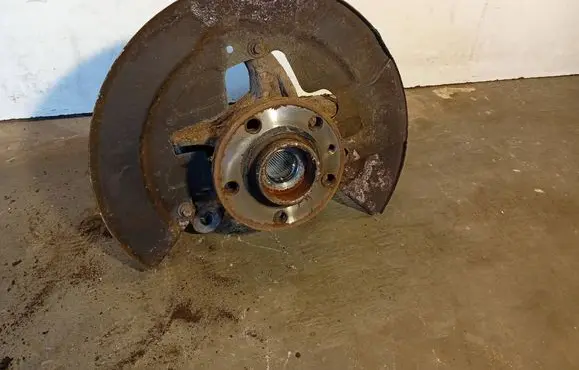 Volvo V60 Front wheel hub 6G913K171