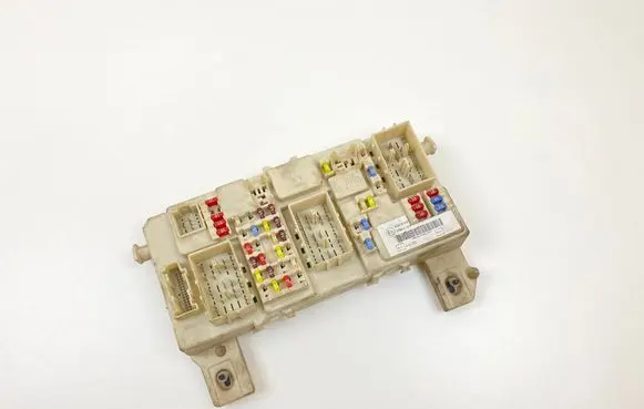 Ford Focus Fuse module 7M5T14014 F0512C L2L10L12L13