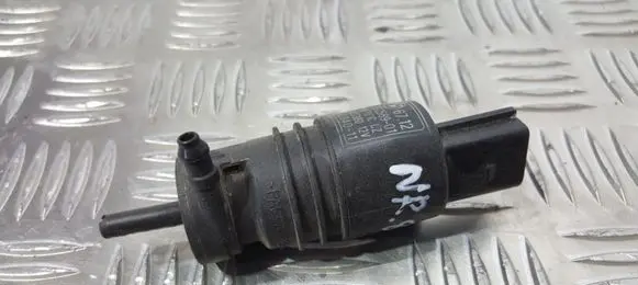BMW 1 E82 E88 Windscreen/windshield washer pump 730258901