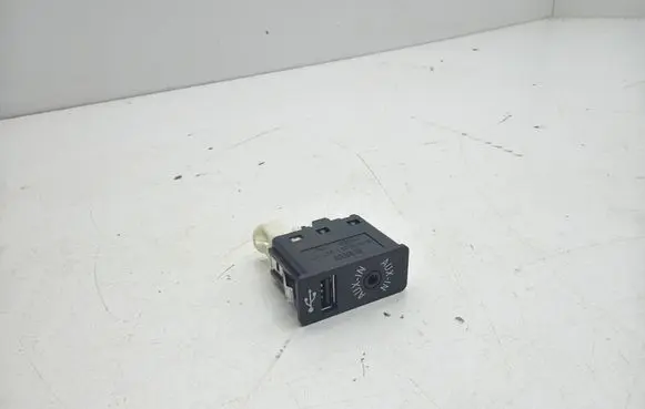 BMW X3 F25 USB socket connector 9266607