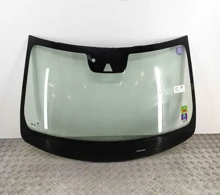 Volvo XC90 Front windscreen/windshield window 32244984