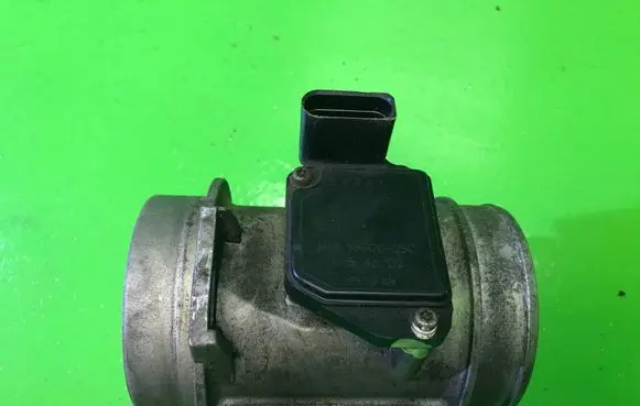 Audi A6 S6 C5 4B Mass air flow meter 059906461D