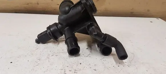 Volkswagen PASSAT B6 Engine coolant pipe/hose 06F121133G