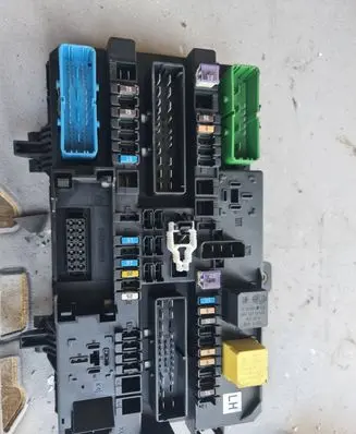 Opel Zafira B Fuse module 13268286 5DK00866924