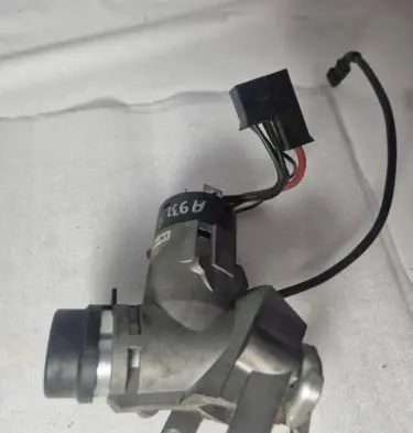 Mercedes-Benz Sprinter W901 W902 W903 W904 Ignition lock A9014600104