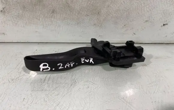 Opel Zafira B Engine bonnet (hood) release handle 218186591