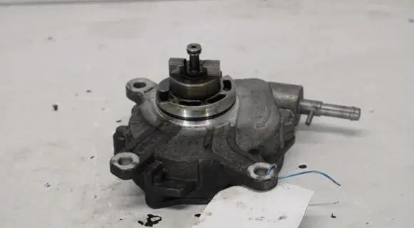 Toyota Auris 150 Vacuum pump