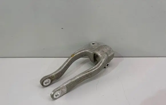 BMW 7 G11 G12 Lower shock absorber bracket 6861200