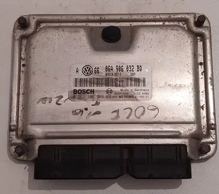 Volkswagen Golf IV Engine control unit/module 06A906032BQ 26SA7583 0261206909