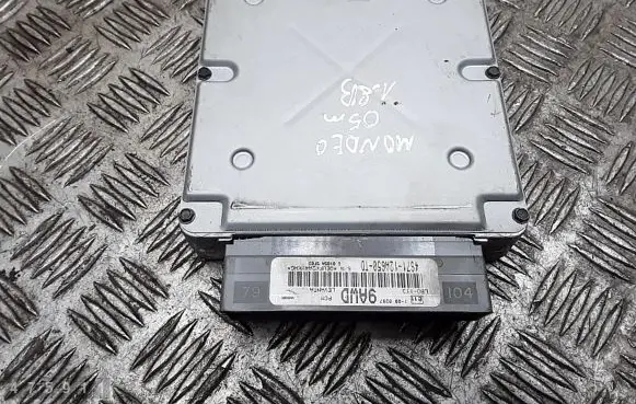 Ford Mondeo Mk III Engine control unit/module 4s7112a650td