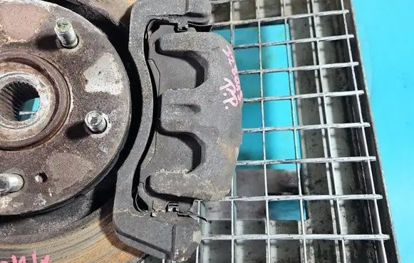 Front brake caliper