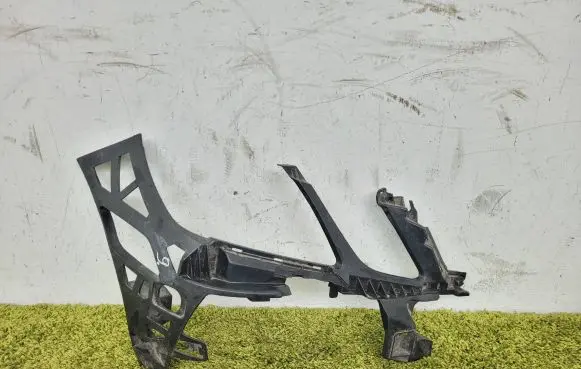Mercedes-Benz E AMG W212 Front bumper mounting bracket A2128852265