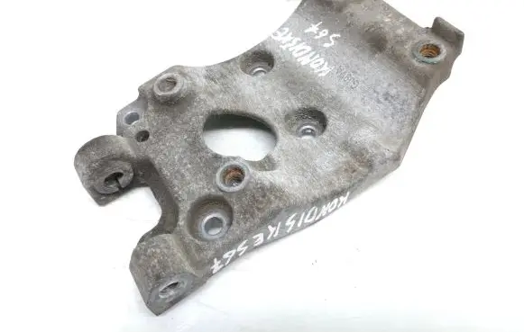 Ford Focus A/C compressor mount bracket Av2q8d611ab