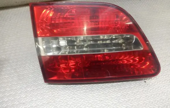 Tailgate rear/tail lights