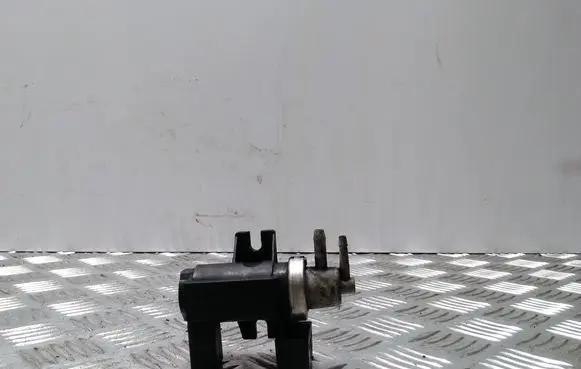 Audi A4 S4 B6 8E 8H Vacuum valve 8E0906627A