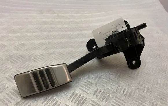 Ford Mustang VI Accelerator throttle pedal CR339F836AB
