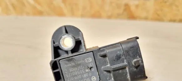 Opel Insignia A Air pressure sensor 55568175