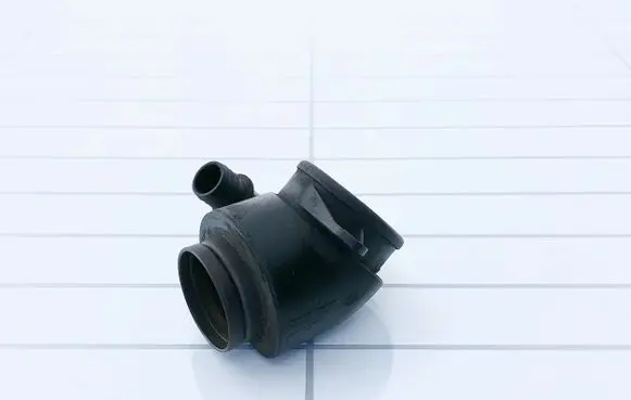 Audi A6 S6 C6 4F Air intake hose/pipe