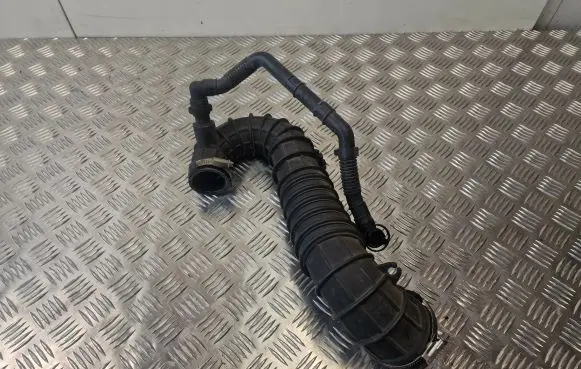 Volkswagen Amarok Turbo air intake inlet pipe/hose 2H0129615D