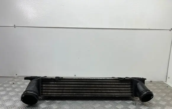 BMW 3 E90 E91 Intercooler radiator 7798788 3296399