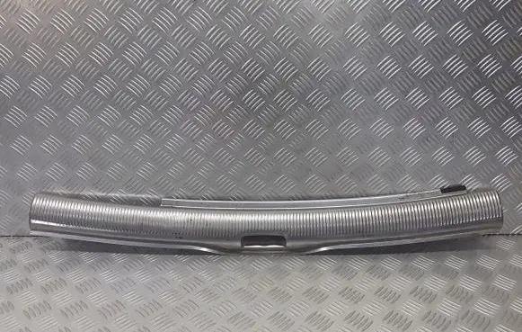 Volkswagen PASSAT B5.5 Rear sill (body part) 3B9863459J