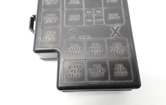 Infiniti M30 Fuse box cover